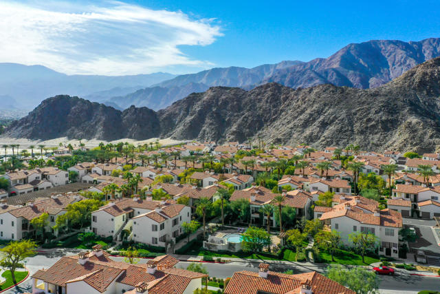77692 Tradition Drive, La Quinta CA: https://media.crmls.org/mediaz/1bffe96f-b86f-46b2-b19d-319ff659292d.jpg