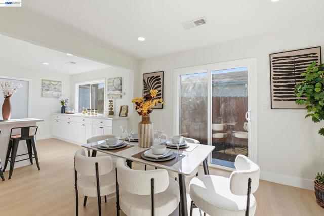 137 Tamarack Dr, Union City CA: https://media.crmls.org/mediaz/1c0021cf-d753-4075-b4b8-e246ab63625f.jpg