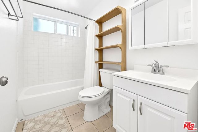 2912 5th Avenue, Los Angeles CA: https://media.crmls.org/mediaz/1c00820c-d43e-46e1-a4b7-927a97b86291.jpg