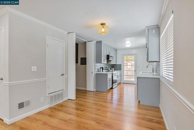 3797 Oxford Cmn, Fremont CA: https://media.crmls.org/mediaz/1c00c87c-168d-44d9-ae8e-23e8f00ce26f.jpg