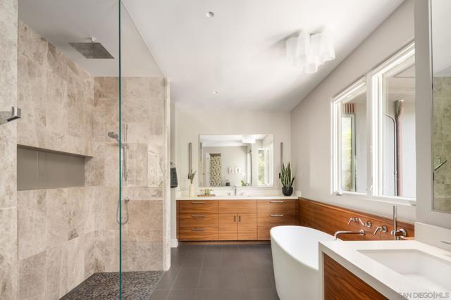 404 Pine Needles, Del Mar CA: https://media.crmls.org/mediaz/1c00e188-84ee-45a9-9c43-a982bcff743f.jpg