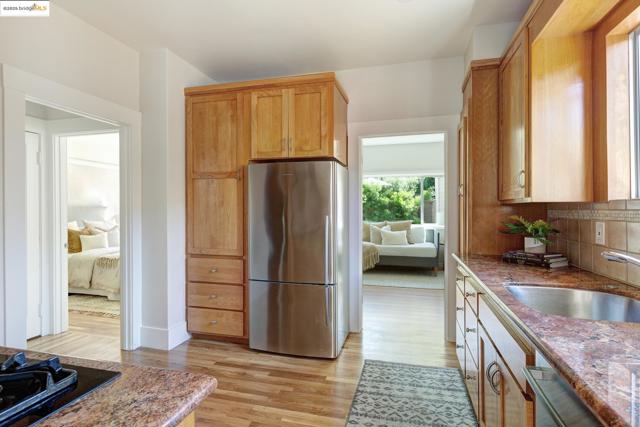 5626 Broadway, Oakland CA: https://media.crmls.org/mediaz/1c010f95-ebf3-4c77-b7fd-2c3b85e90d41.jpg