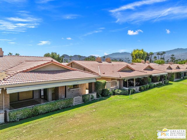 6 Joya Drive, Palm Desert CA: https://media.crmls.org/mediaz/1c018873-95a4-4559-b261-504d8b4c2e3e.jpg
