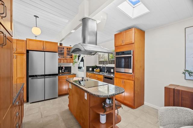 1472 Kingfisher Way, Sunnyvale CA: https://media.crmls.org/mediaz/1c01b897-8b92-4a75-a280-b9fcfb159218.jpg