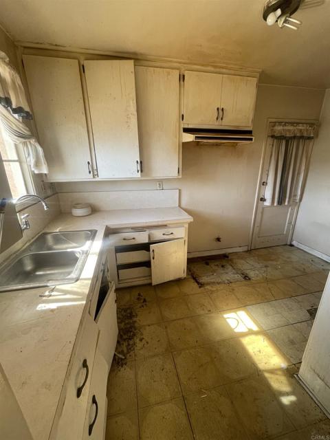 Detail Gallery Image 6 of 13 For 4072 Hillcrest #C,  Los Angeles,  CA 90008 - 2 Beds | 1 Baths