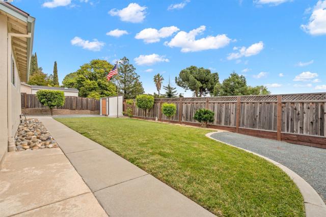 2845 Briarwood Dr, Livermore CA: https://media.crmls.org/mediaz/1c025e0a-545d-4147-ac7b-969375dd40bc.jpg