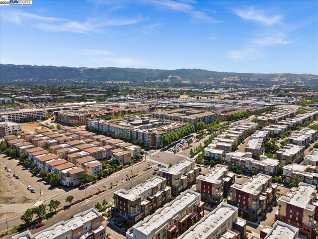 5483 Melissa Ln, Dublin CA: https://media.crmls.org/mediaz/1c028d9d-657d-46e5-a6bd-36d42e4d9039.jpg