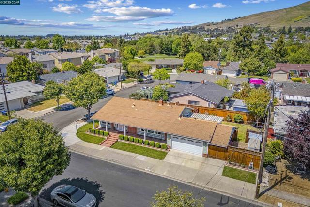 30450 Oakmont Way, Hayward CA: https://media.crmls.org/mediaz/1c03296a-0a68-4739-b59a-9971df9c492f.jpg