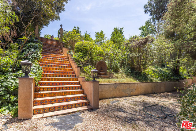 15401 Brownwood Place, Los Angeles CA: https://media.crmls.org/mediaz/1c032fe2-7a9a-49c7-a319-cc54adc1673f.jpg