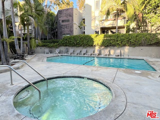 950 N Kings Road, West Hollywood CA: https://media.crmls.org/mediaz/1c037704-e2c9-4ea9-9a8e-0ae3c908f453.jpg