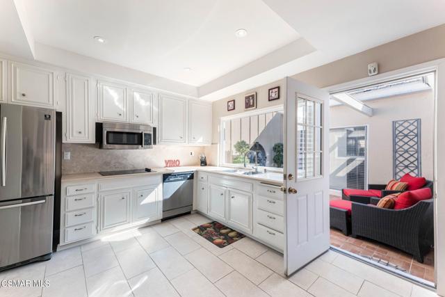 32146 Oakshore Drive, Westlake Village CA: https://media.crmls.org/mediaz/1c040286-7a5c-457a-8007-e22efd05aecb.jpg