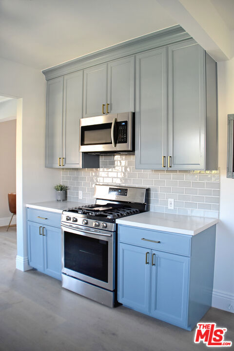 135 1/2 N Harper Avenue, Los Angeles CA: https://media.crmls.org/mediaz/1c0415df-d4ba-45e0-b714-7b81e9a4622a.jpg