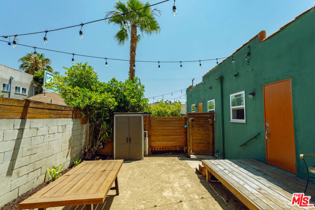4307 Burns Avenue, Los Angeles CA: https://media.crmls.org/mediaz/1c04329e-bac9-4ac4-a03b-140aa022ceef.jpg