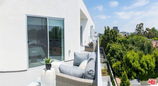 Drew Fenton | 625 S BARRINGTON Avenue Los Angeles CA | MLS: 7528204