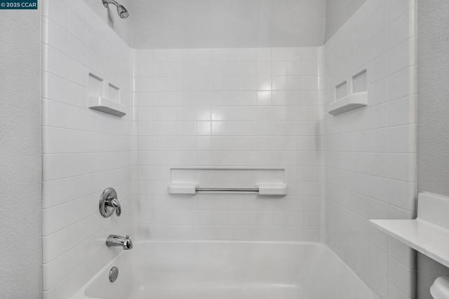 47 Matisse Ct, Pleasant Hill CA: https://media.crmls.org/mediaz/1c04aa41-e231-403b-ba5c-ecca8fe29265.jpg