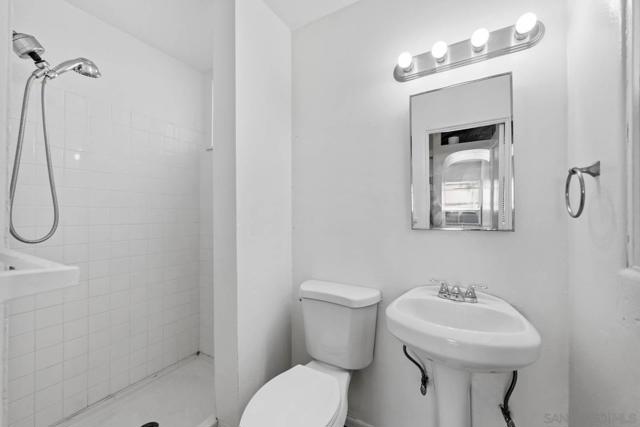 9920 22 River St, Lakeside CA: https://media.crmls.org/mediaz/1c050014-594a-4155-80d1-8d49444fa811.jpg