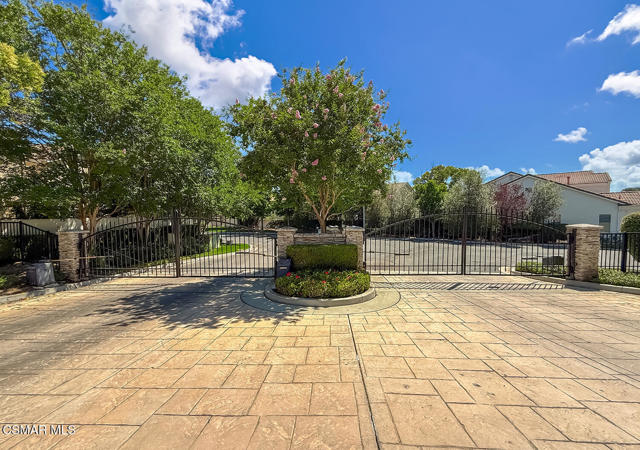 5470 Seine Court, Westlake Village CA: https://media.crmls.org/mediaz/1c0521fc-cb0b-40a9-ad7a-fc99928dea25.jpg
