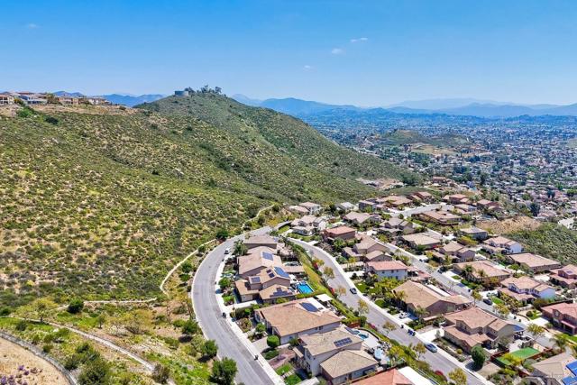 5324 Bella Vista St, Santee CA: https://media.crmls.org/mediaz/1c0592dd-4df4-4db4-9438-5a700d80d60f.jpg