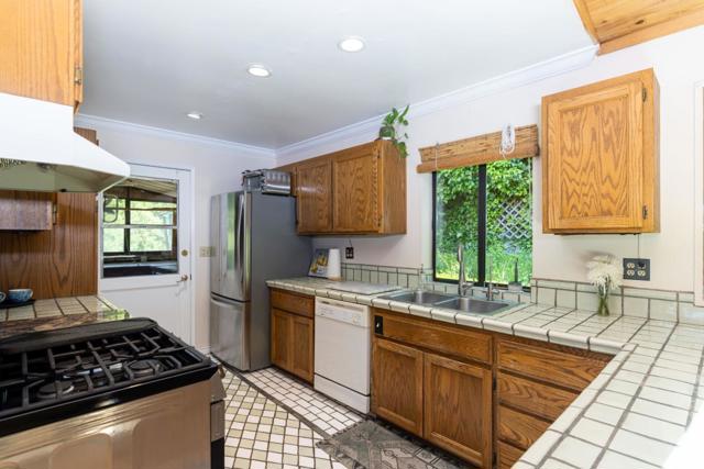 646 Blue Ridge Drive, Boulder Creek CA: https://media.crmls.org/mediaz/1c05fb4b-843b-4532-bc6a-efd245dc5844.jpg