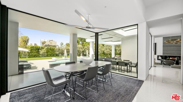 16032 VALLEY VISTA Boulevard, Encino CA: https://media.crmls.org/mediaz/1c06043a-bbd4-45d2-80de-ff2cb821ace2.jpg