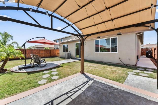 323 Sacramento St, Lathrop CA: https://media.crmls.org/mediaz/1c06b34a-ccdd-4a35-9a34-c7a6be84b119.jpg