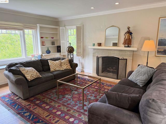 169 Ronada Ave, Piedmont CA: https://media.crmls.org/mediaz/1c08a22f-d2c7-477e-b3ef-4fed4e843200.jpg