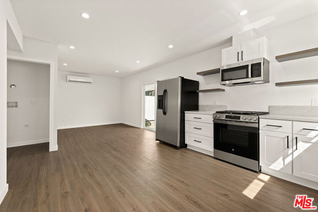 1558 W 47th Street, Los Angeles CA: https://media.crmls.org/mediaz/1c08de96-c527-4c60-bcf6-931c67bc9cdc.jpg
