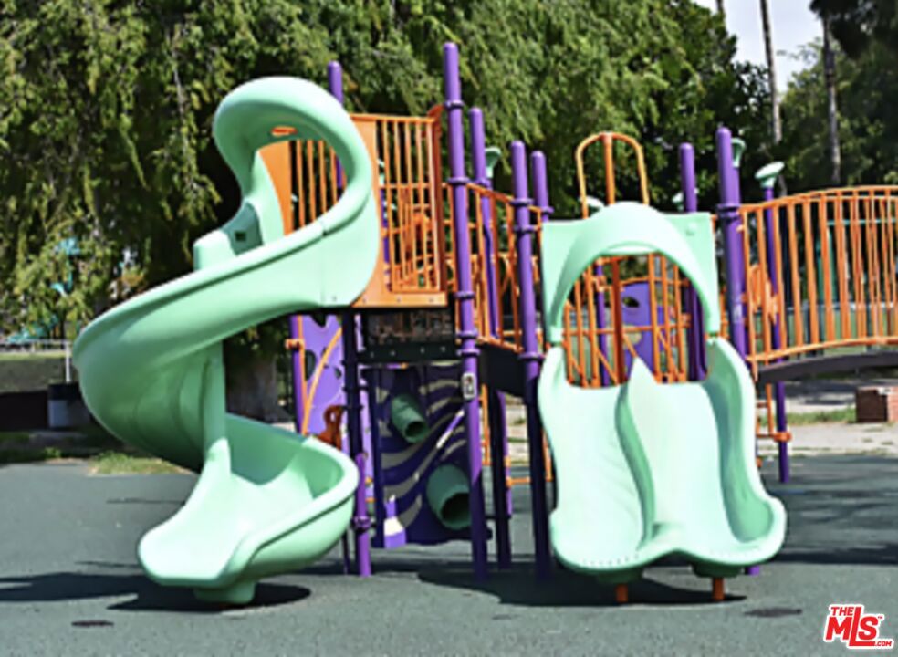 https://media.crmls.org/mediaz/1c094ec4-8d01-4e14-b059-674ac2d387f7.jpg?preset=X-Large