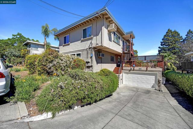 940 East St, Lafayette CA: https://media.crmls.org/mediaz/1c09698e-2699-41a1-af0c-244a769e7180.jpg