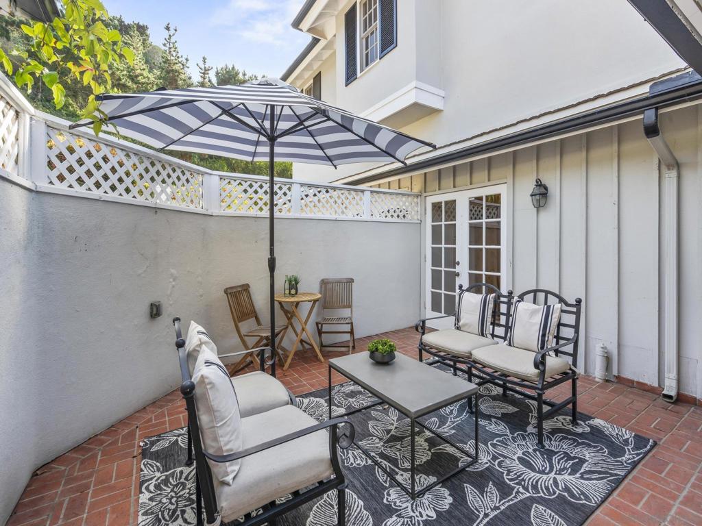https://media.crmls.org/mediaz/1c0994cf-3d3e-44c5-b72e-23e3248da02c.jpg?preset=X-Large