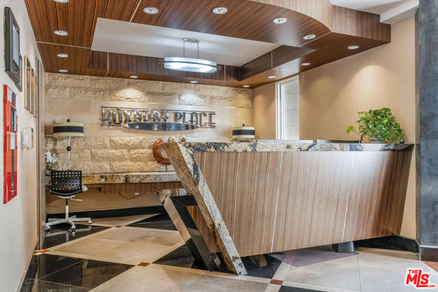 1318 S Roxbury Drive, Los Angeles CA: https://media.crmls.org/mediaz/1c099924-61ad-4f37-927e-c260c191aa89.jpg