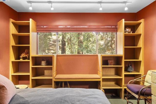 3 Abbott Way, Piedmont CA: https://media.crmls.org/mediaz/1c09d477-0861-4e31-bcf1-0d6497d650aa.jpg