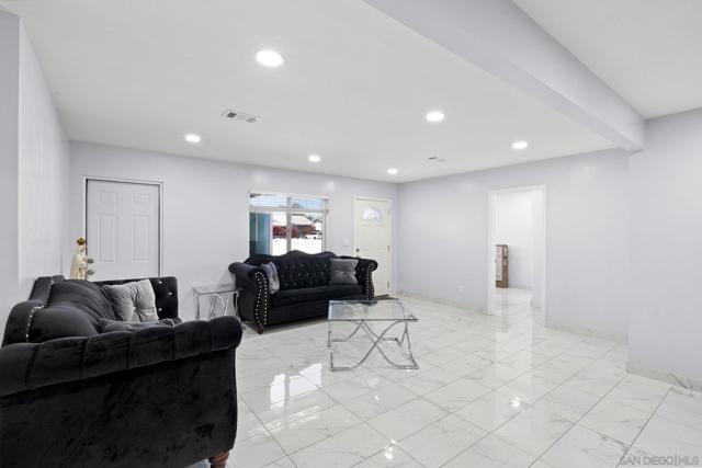 619 Dorothy St, El Cajon CA: https://media.crmls.org/mediaz/1c09f0f3-64e0-4069-95f9-2f9bb41d6b9b.jpg