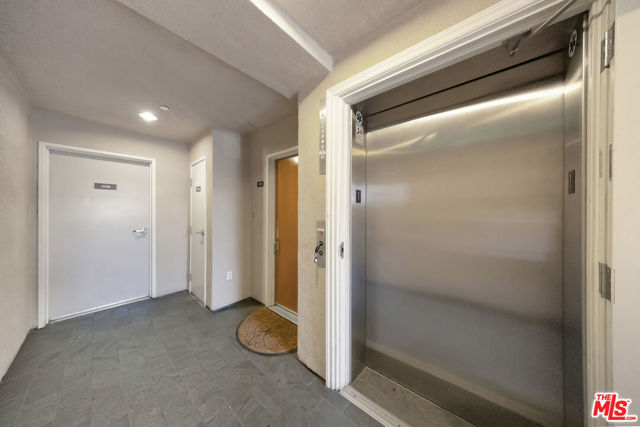 1409 Armacost Avenue, Los Angeles CA: https://media.crmls.org/mediaz/1c0a059d-9c6e-4809-976f-120899cf6ec4.jpg