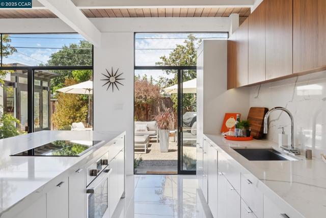 206 Santa Fe Dr, Walnut Creek CA: https://media.crmls.org/mediaz/1c0a4cca-c1d9-4518-ad2c-05c20213fd78.jpg