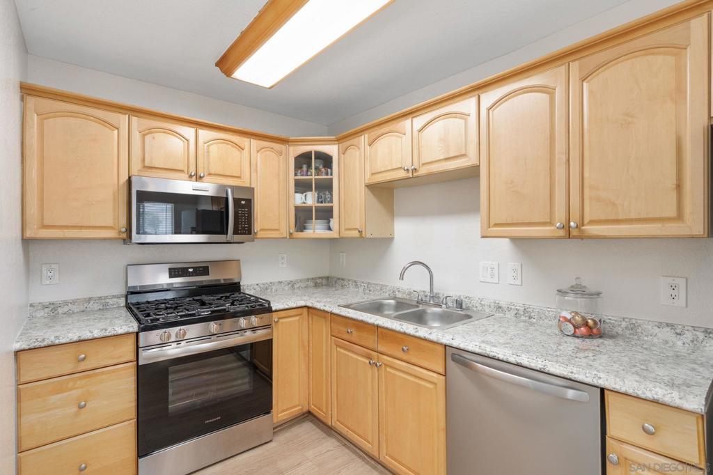 868 E Alvarado #28