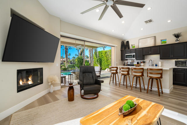 48170 Hjorth Street, Indio CA: https://media.crmls.org/mediaz/1c0af7bf-2dfd-409a-bfc4-a0e19a821cd6.jpg