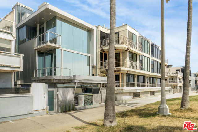 2911 Ocean Front Walk, Venice CA: https://media.crmls.org/mediaz/1c0b1331-b6f7-445c-bb5d-5c95e0aeb1ad.jpg
