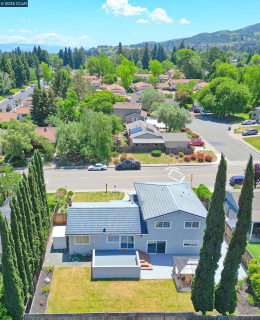 2782 Canyon Creek Dr, San Ramon CA: https://media.crmls.org/mediaz/1c0b1c9d-3ede-4034-9d76-30cab023766e.jpg