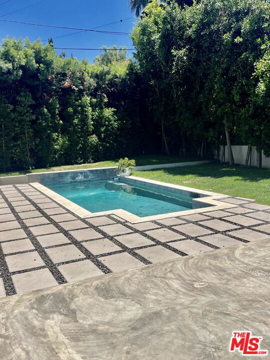 3964 Goodland Place, Studio City CA: https://media.crmls.org/mediaz/1c0b602e-595d-49d2-85ab-96b12dded967.jpg