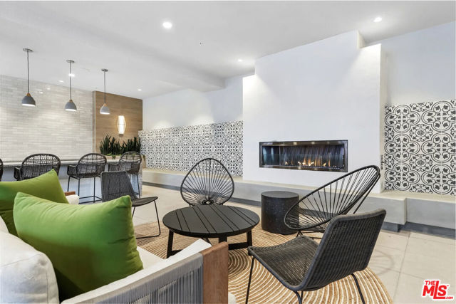 5075 Camino De La Siesta, San Diego CA: https://media.crmls.org/mediaz/1c0ba86c-c7a3-4eb7-b1a8-4fbdd5ca6c9a.jpg