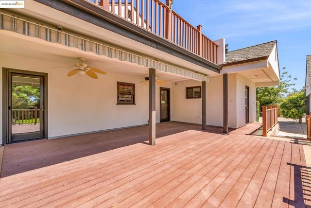 11081 BRENTWOOD BLVD., Brentwood CA: https://media.crmls.org/mediaz/1c0c740b-4cbf-4417-82d7-2039eba9e603.jpg
