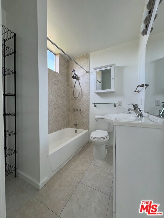 1837 18th Street, Santa Monica CA: https://media.crmls.org/mediaz/1c0cd3d5-b98c-4b90-8336-4f4d17cc472a.jpg
