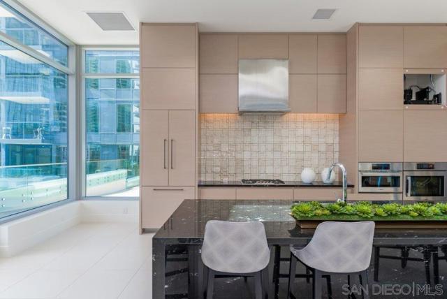 1388 Kettner Blvd, San Diego CA: https://media.crmls.org/mediaz/1c0d1f92-4683-4464-a755-84a4638b6ce5.jpg