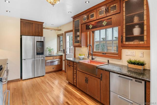 4605 4607 Terrace Dr, San Diego CA: https://media.crmls.org/mediaz/1c0d44f0-63cb-4019-9a6b-d9d5404da09d.jpg