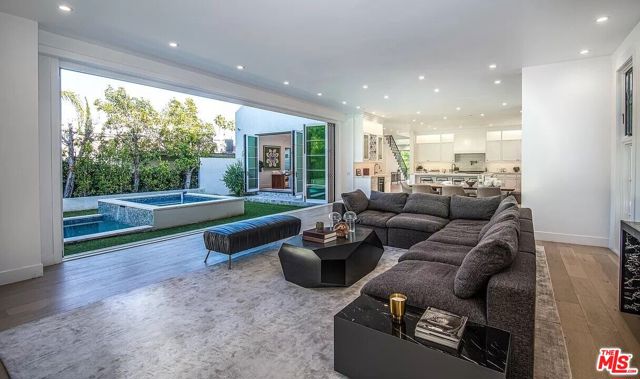 12509 W Sunset Boulevard, Los Angeles CA: https://media.crmls.org/mediaz/1c0d903d-2056-4abc-bc01-48dc13a10c3f.jpg