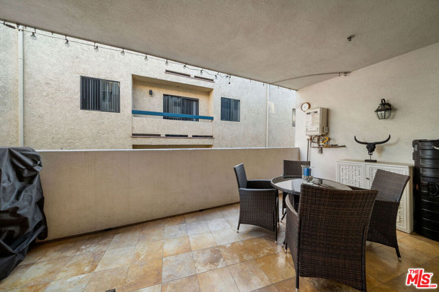 122 N Clark Drive, West Hollywood CA: https://media.crmls.org/mediaz/1c0e5ae7-68e4-4224-9ae5-5595592b4ce7.jpg