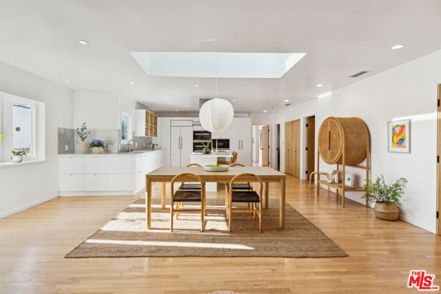 1491 Oak Grove Drive, Los Angeles CA: https://media.crmls.org/mediaz/1c0e7558-0ea2-40e7-9fe7-3f44e10bfccb.jpg