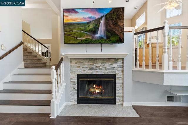 313 Willowwood Ct, Vacaville CA: https://media.crmls.org/mediaz/1c0e8a65-80c6-464d-8568-758f544ba6f9.jpg