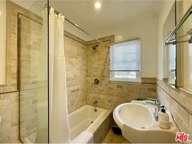 816 17th Street, Santa Monica CA: https://media.crmls.org/mediaz/1c0e9619-7e2f-4d11-8e15-f6dc29d6e625.jpg